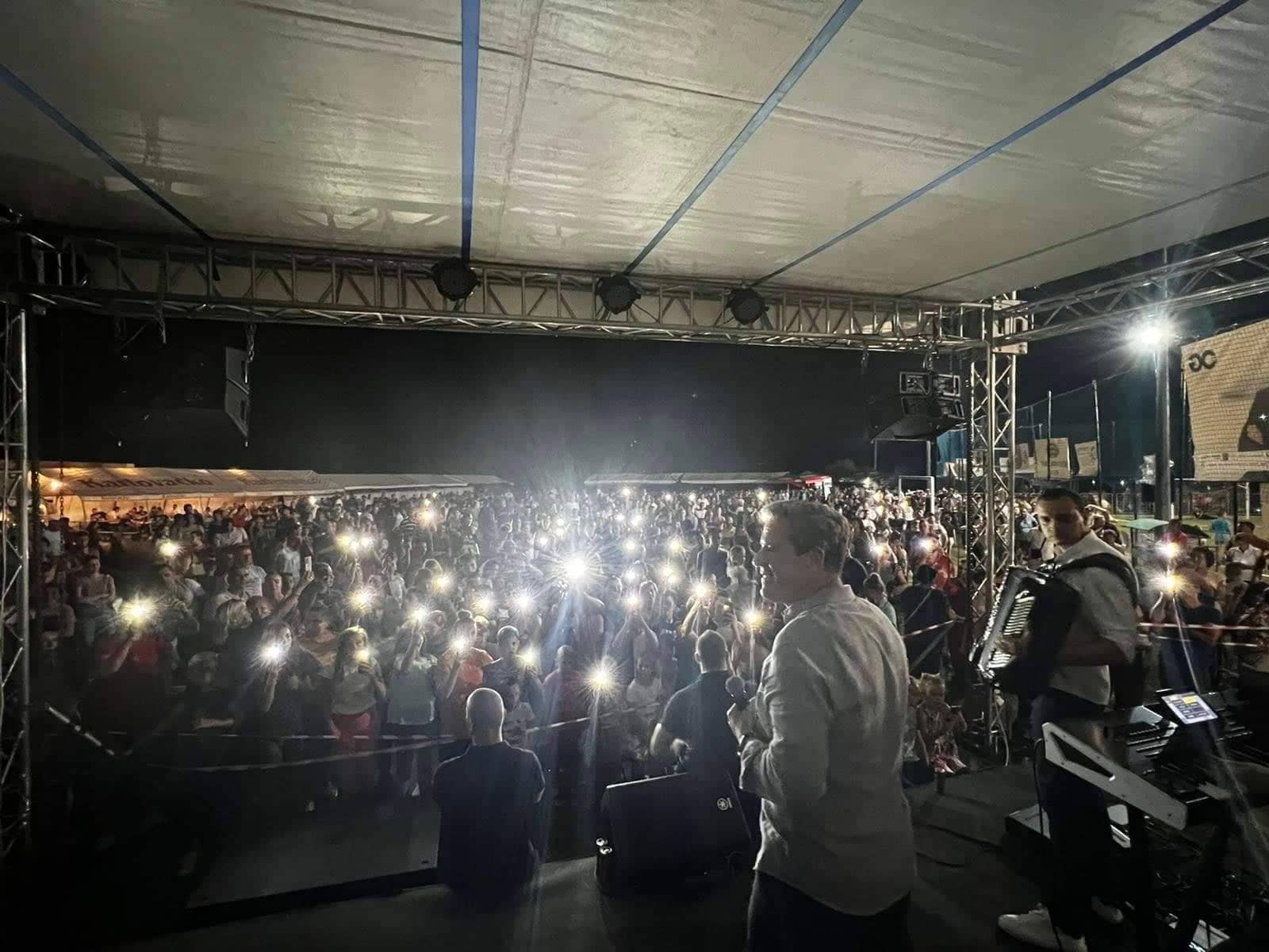 Enes Begović oduševio nekoliko hiljada posjetilaca na koncertu u Liješevu 1.