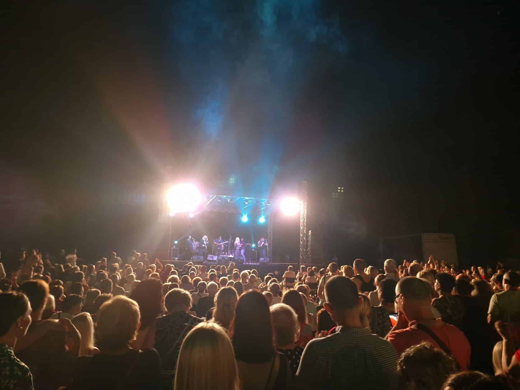 Hanka Paldum na koncertu u Osjeku 26.8. “raspametila” Slavonce