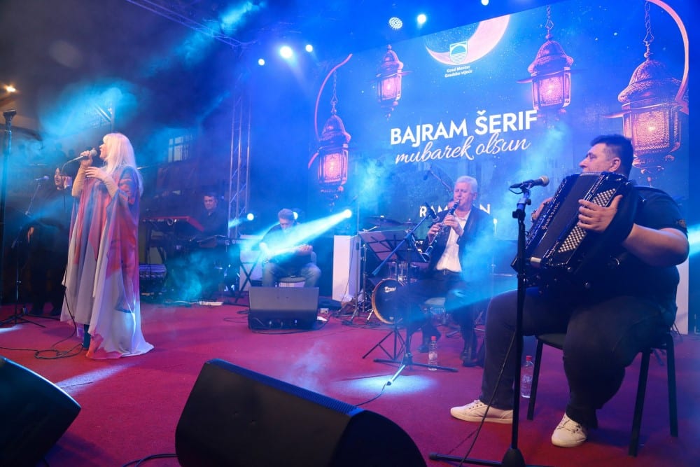 bajramska muzička bajka hanke paldum u mostaru, stigla publika iz cijelog regiona